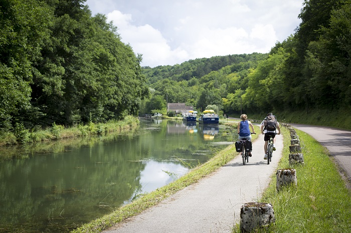Balade à vélo le long du canal du Nivernais - © Photographies Christophe LORSCH
