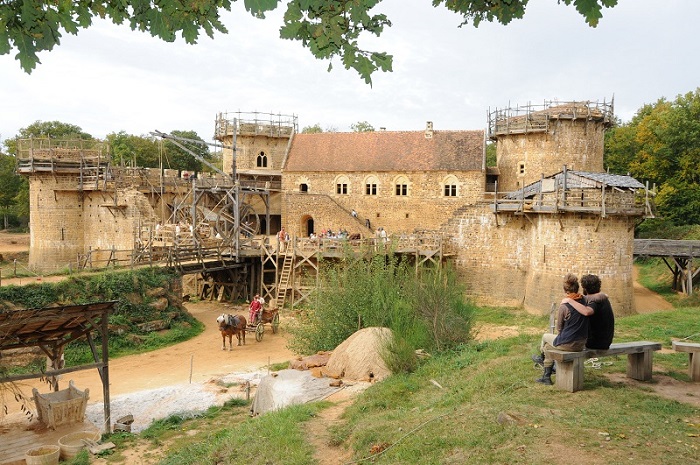Guédelon ils bâtissent un château fort dans l'Yonne en Bourgogne